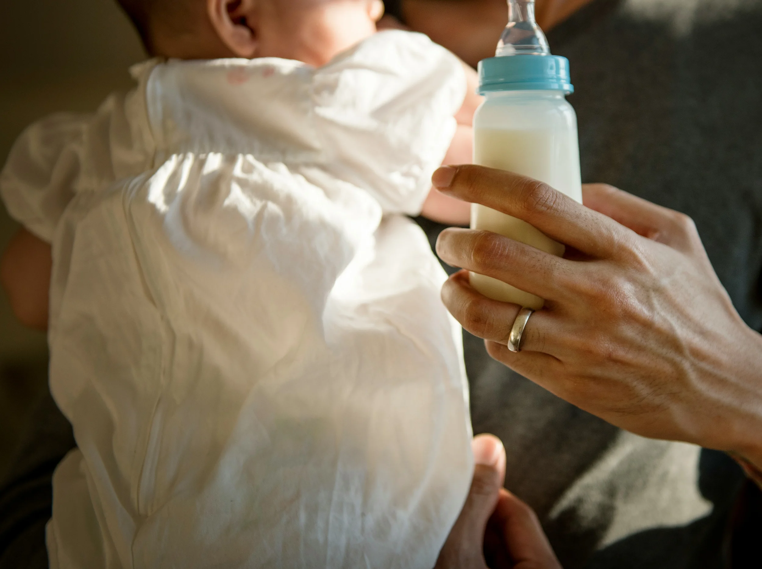 Wie viel Pre-Nahrung braucht mein Baby? Trinkmenge und Richtwerte